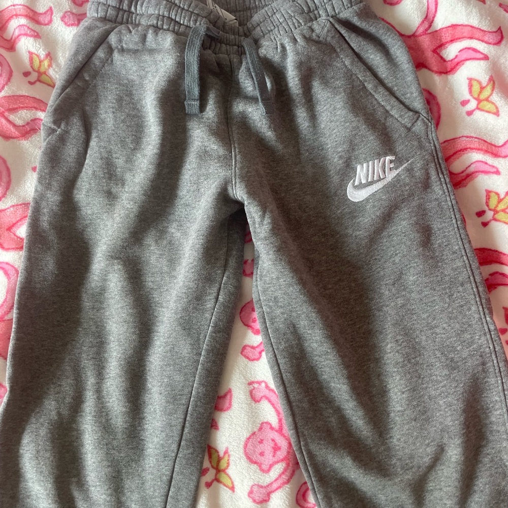 Kids grey Nike sweatpants